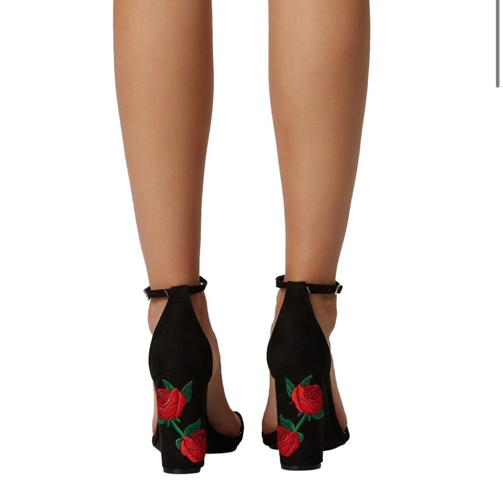 Mark & Maddux Black Floral Embroidered Women's Heels